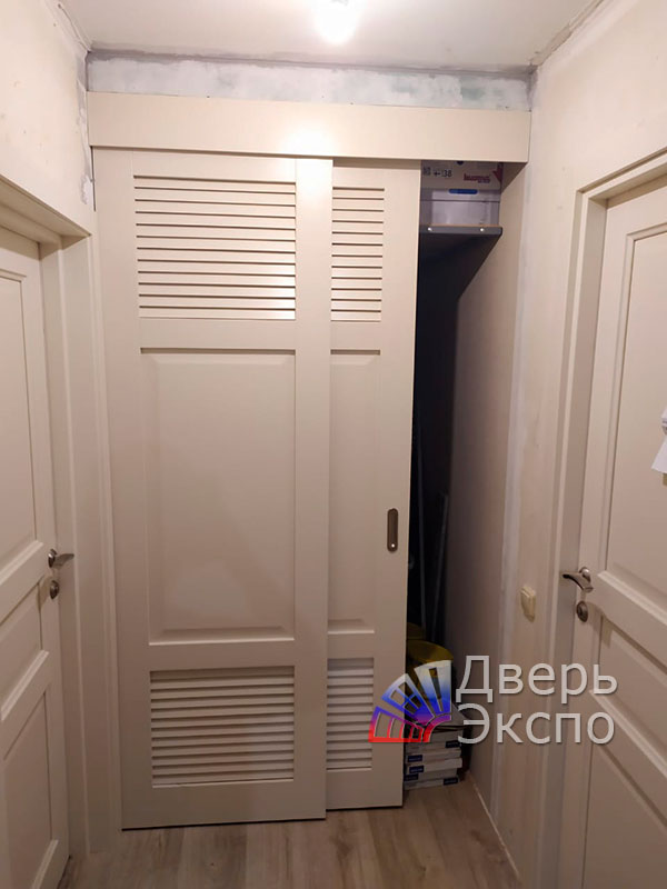 Дверь купе двустворчатая жалюзийная 73